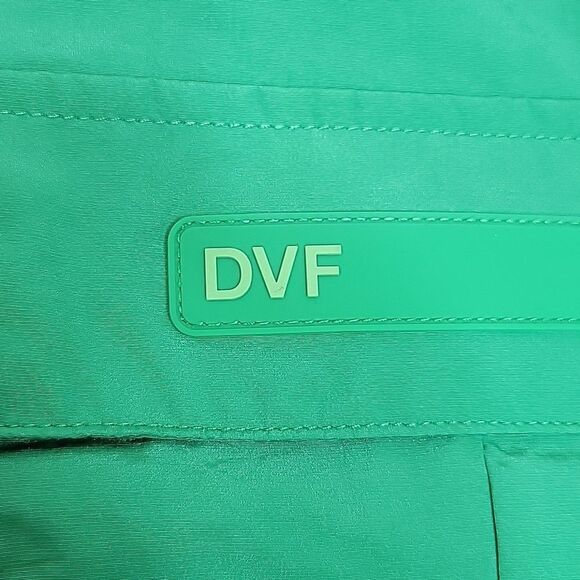 NEW DVF TRAVEL PACKABLE GORGEOUS GREEN WINDBREAKER JACKET MEDIUM M LARGE L NWT - Picture 10 of 10